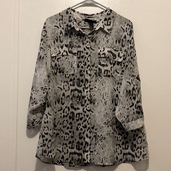 Lane Bryant Shirt Size 18/20 Button Up Blouse Cheetah Print Grey Top for Women - Picture 10 of 10
